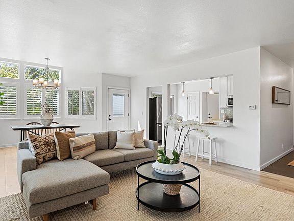 4th image of 72 Parkview Circle