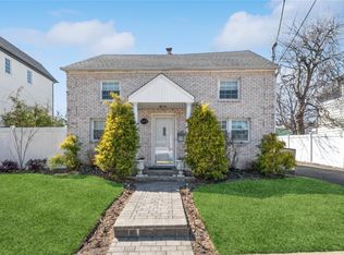 389 Franklin Ave, Hewlett, NY 11557