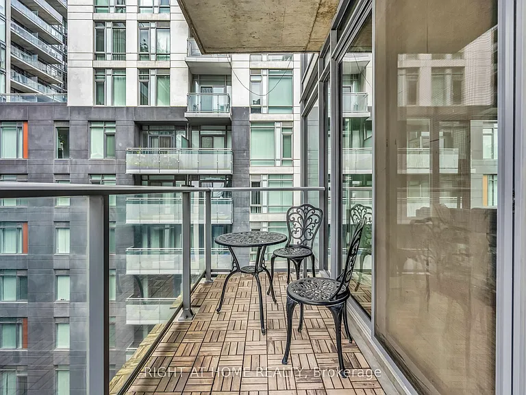 650 King St W #605 — Photo 37