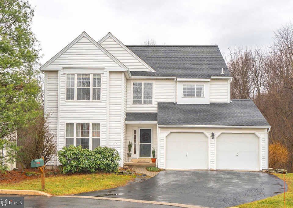 1st image of 458 Carpenters Cove Ln