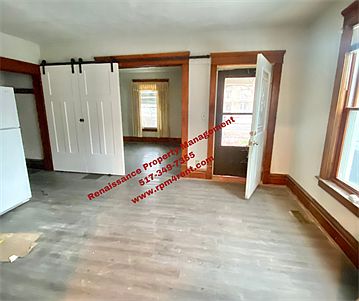 3rd image of 1124 N Capitol Ave