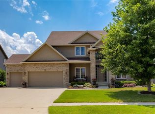 16544 Oakbrook Dr, Clive, IA 50325