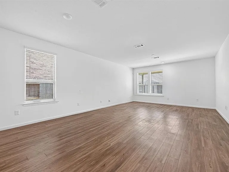 8111 Star Terrace Dr — Photo 15