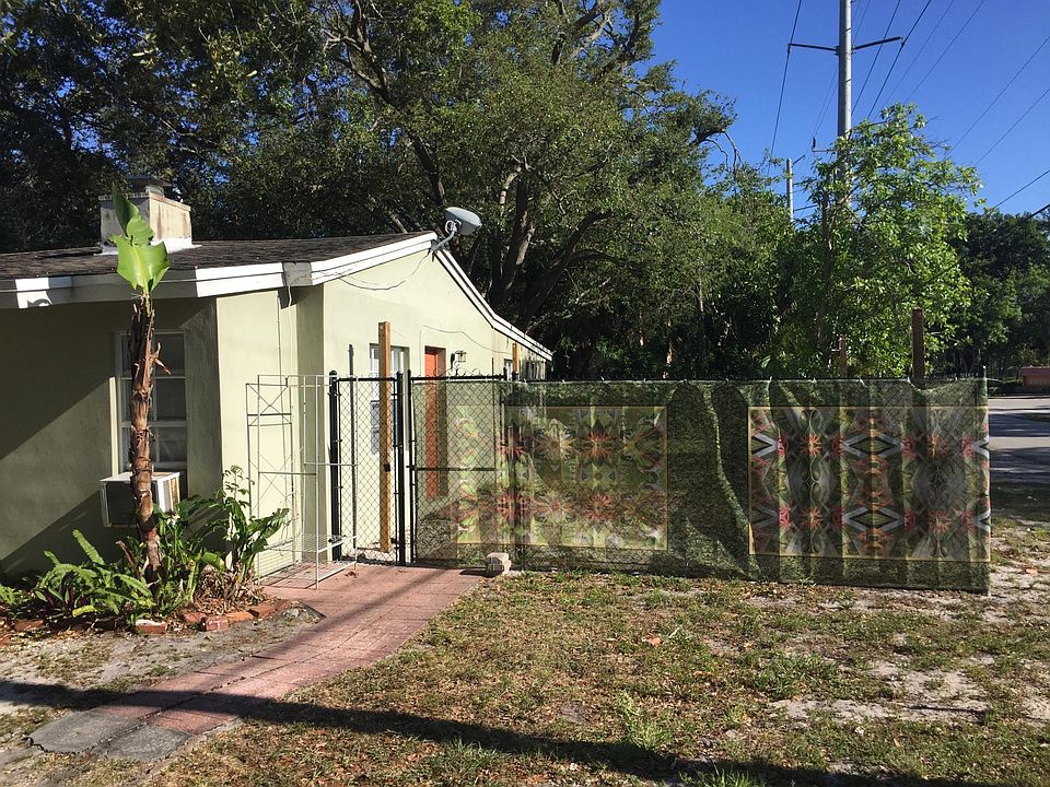 1st image of 846 SW 10th St #B