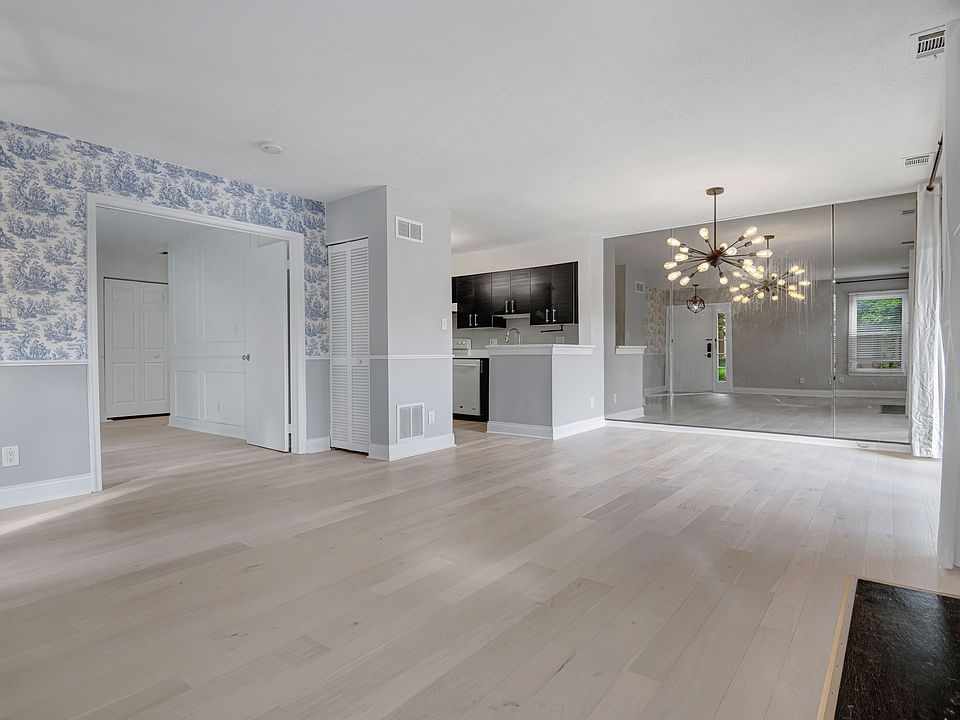 7604 Lakeside Village Dr-4_05052023