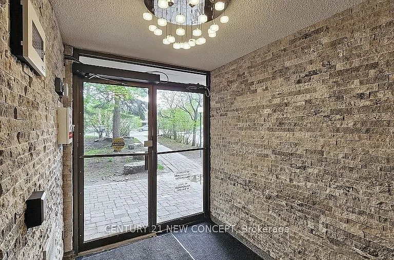 7451 Yonge St #101 — Photo 34