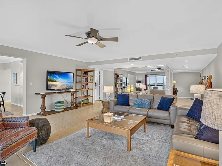 1900 Virginia Ave #503 — Photo 12
