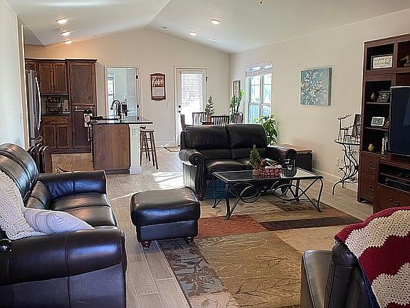 Living/kitchen/dining