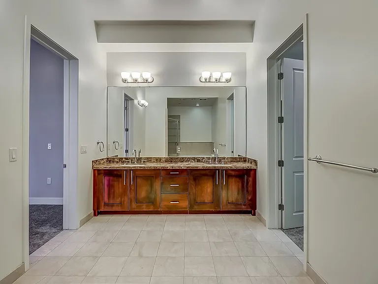 Axis 2300 Apartments — Photo 30
