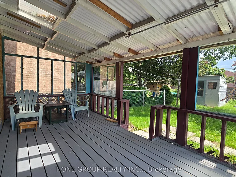 25 Duxford Cres — Photo 3
