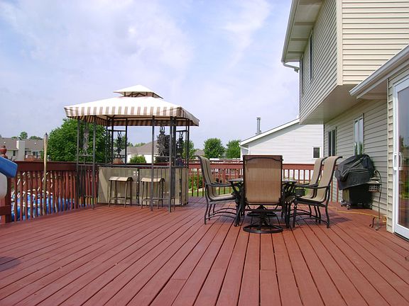 Huge Deck w/ newer pool