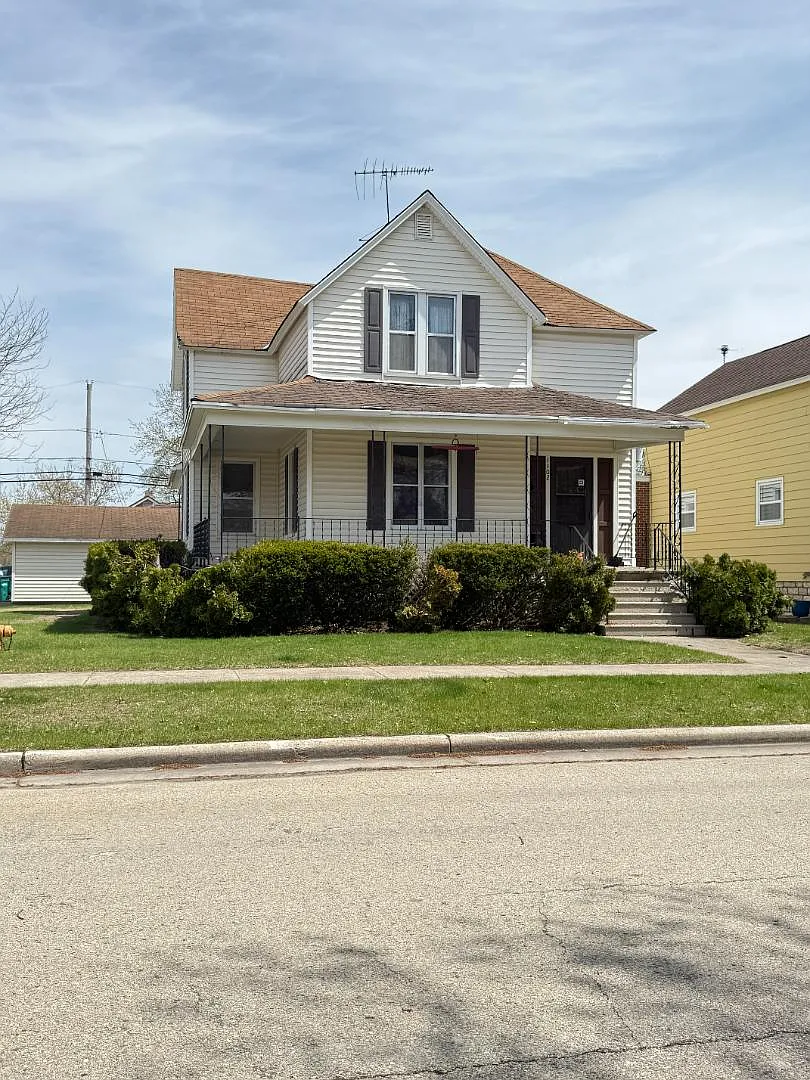 Unit Photo - 1102 Oakes St #1/2