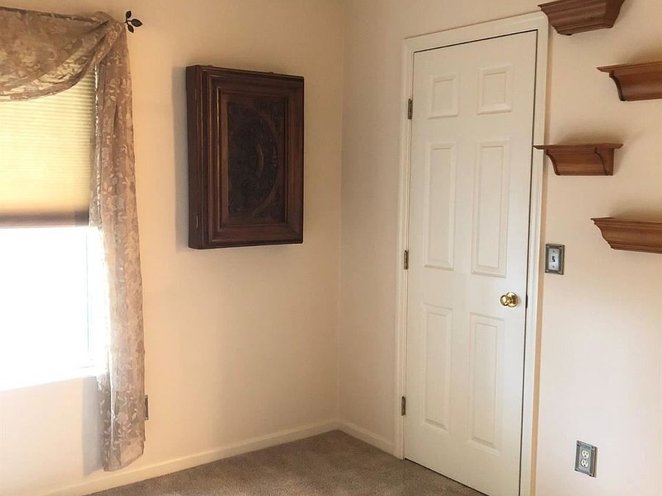 2nd image of 490 Mapleleaf Dr APT C