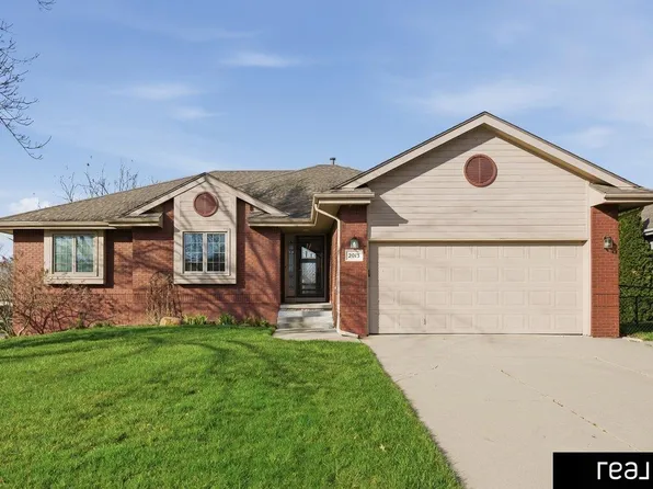 2013 Liberty Ln, Papillion, NE 68133