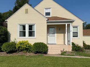 2103 53rd St, Moline, IL 61265