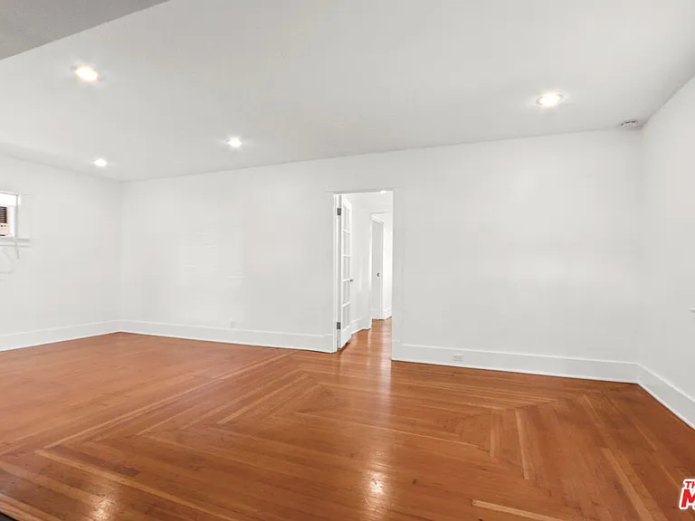 4260 Lincoln Ave — Photo 3