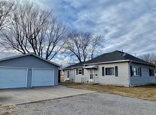 405 F Ave, Axtell, NE 68924