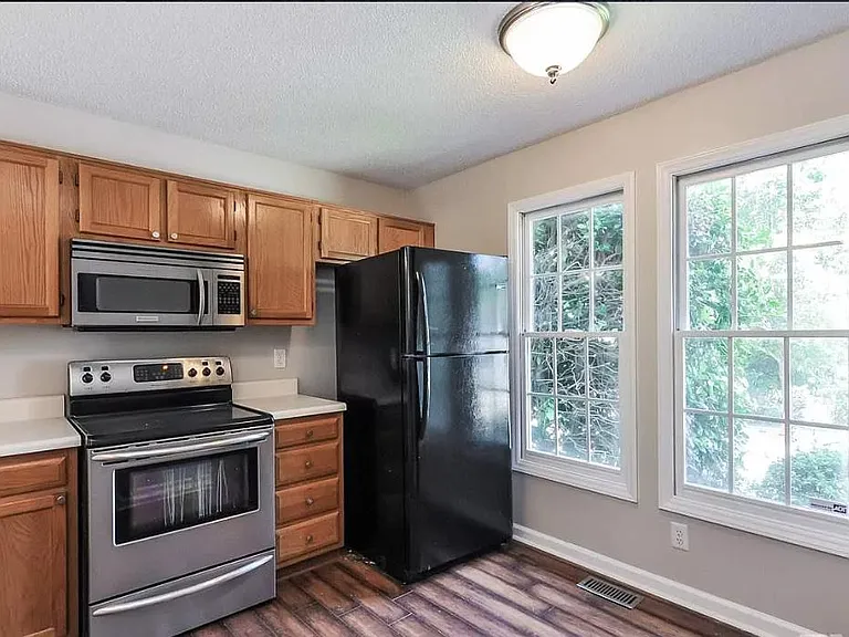 207 Mint Hill Dr — Photo 8