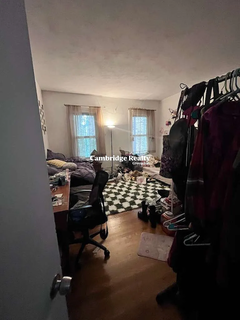 6 bed, 2.0 bath, $8,399 — Photo 4