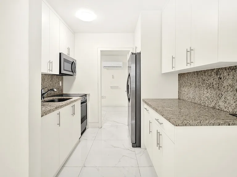 4 Sidonia Ave — Photo 4