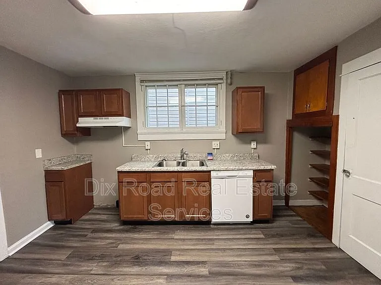 4013 E 3rd St — Photo 14