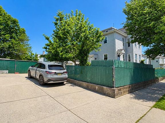 4th image of 129 Union St