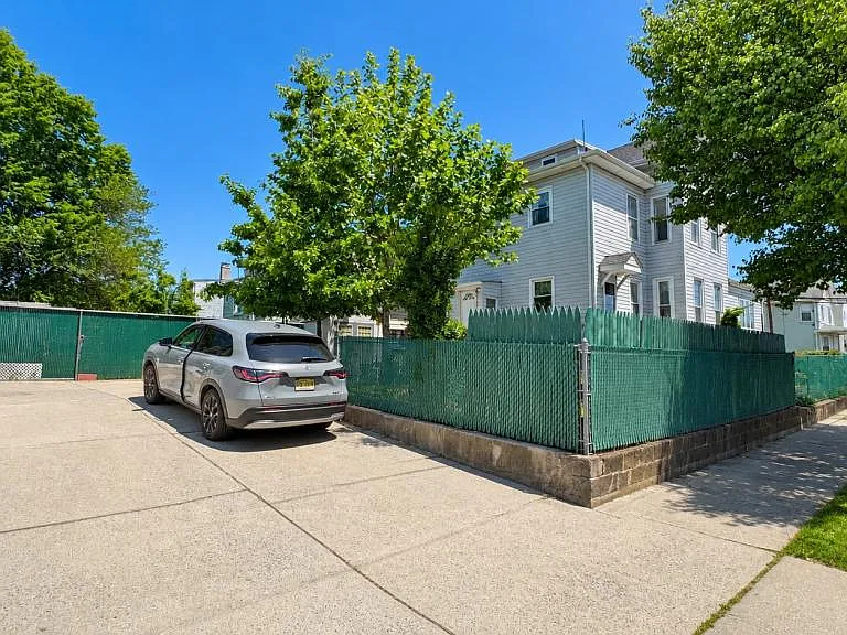 129 Union St — Photo 4