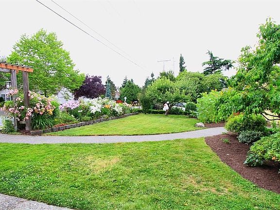 3rd image of 3626 172nd Ave NE