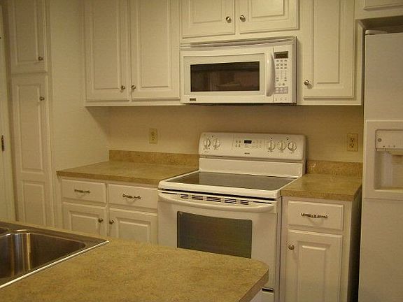 3rd image of 4866 Wayne Memorial Dr