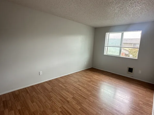 1685-1691 Salishan St SE #1687, Salem, OR 97302