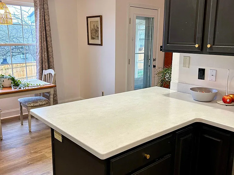 114 Montclair Ct — Photo 8