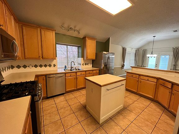 4th image of 10303 Asheboro St