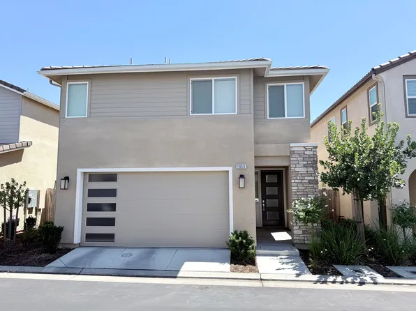 1950 Kelly Ln, Clovis, CA 93611