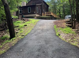 29 Wood St, Lake Harmony, PA 18624