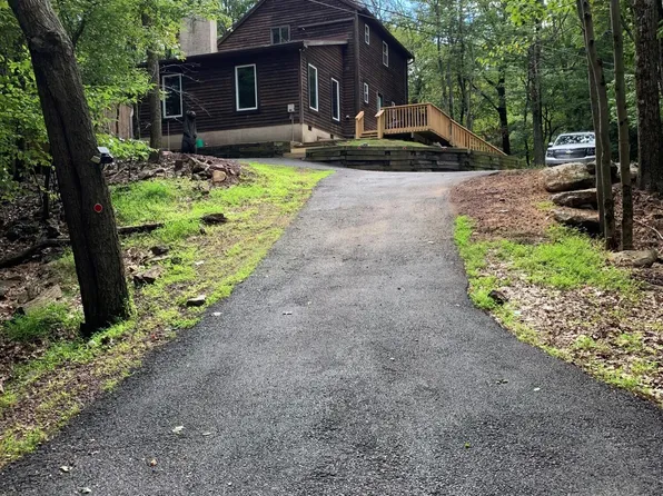 29 Wood St, Lake Harmony, PA 18624