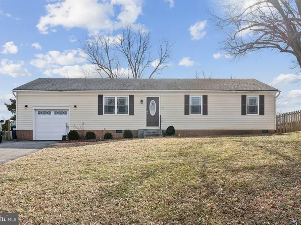 1417 Brimstone Dr, Fredericksburg, VA 22407