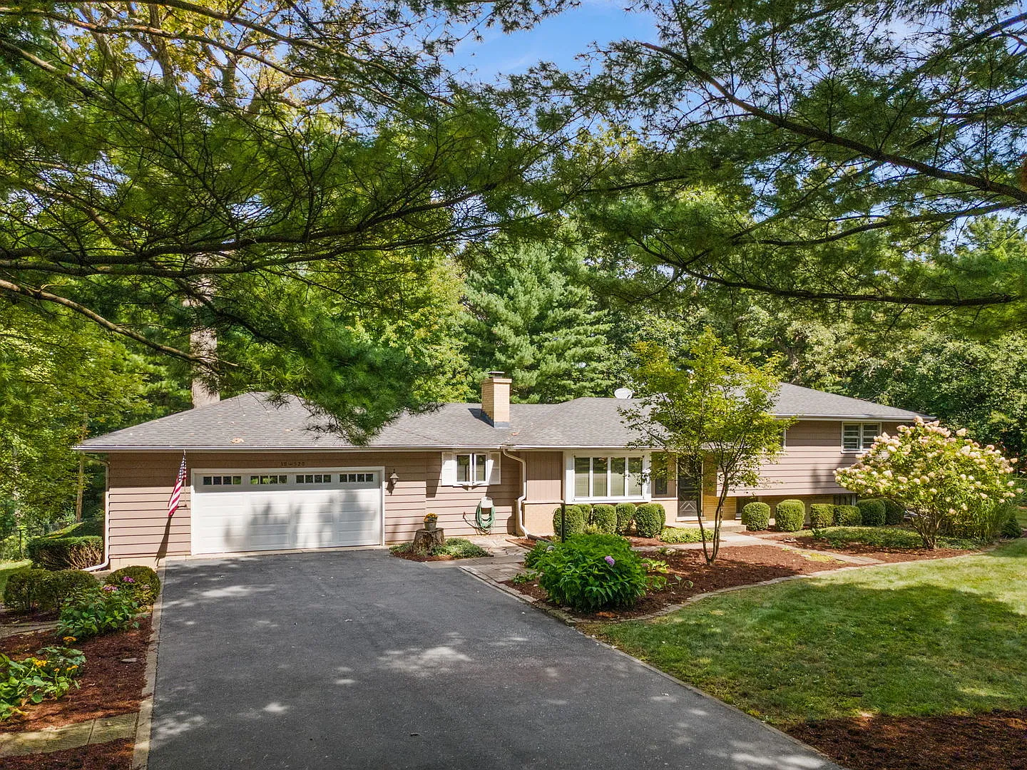 30W520 Arbor Ln photo 1