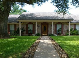 301 Riverside Dr, Alvin, TX 77511