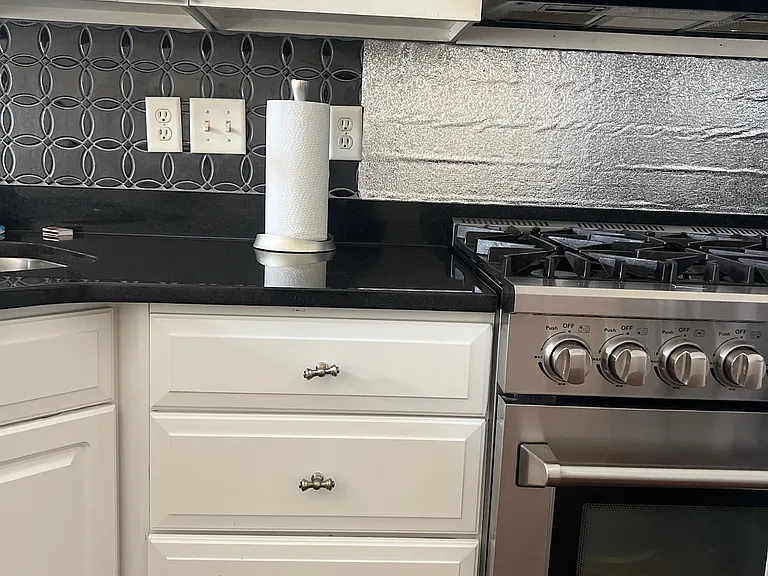 122 Erica Dr — Photo 36