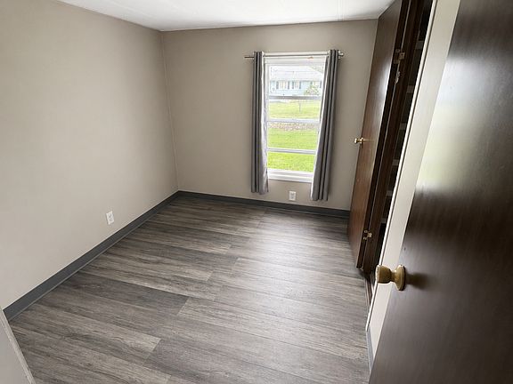 3rd image of 5471 Willow Dr