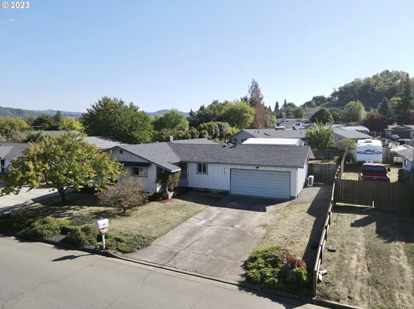 2101 Green Ave, Roseburg, OR 97471