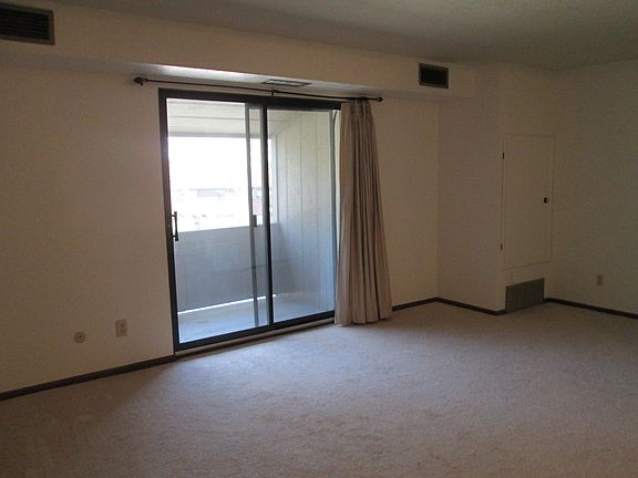 4th image of 1640 Juniper Dr Suite 331