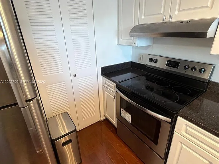 102 SW 6th Ave #305 — Photo 2
