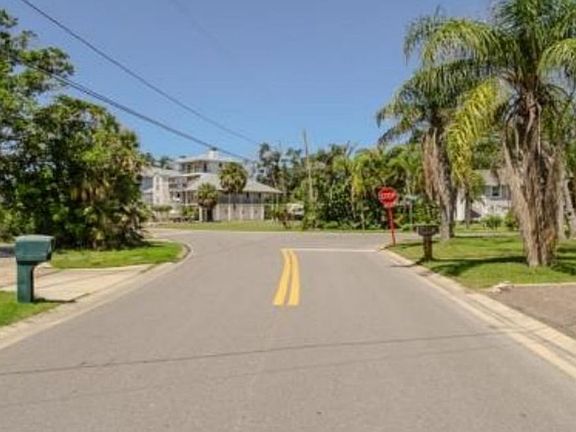 Exterior Neighborhood (street photo)