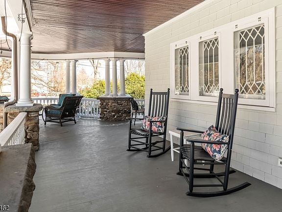 4th image of 317 Prospect St