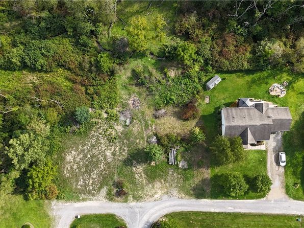 26 Holiday Dr, Cranberry Township, PA 16066