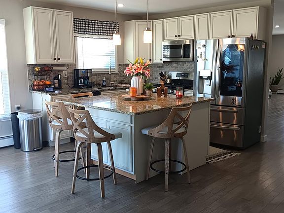 2nd image of 19 Venezia St