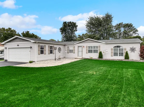 8708 Patterson St, Saint John, IN 46373