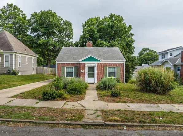 2922 Angelique St, Saint Joseph, MO 64501