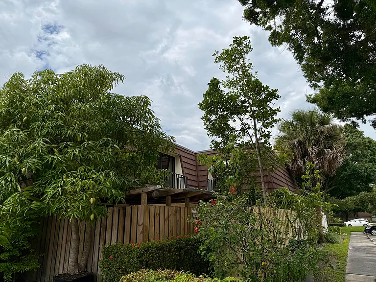 2213 22nd Ln — Photo 1